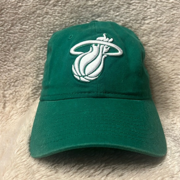 New Era Accessories - NEW ERA 9 TWENTY Miami Heat NBA Hat